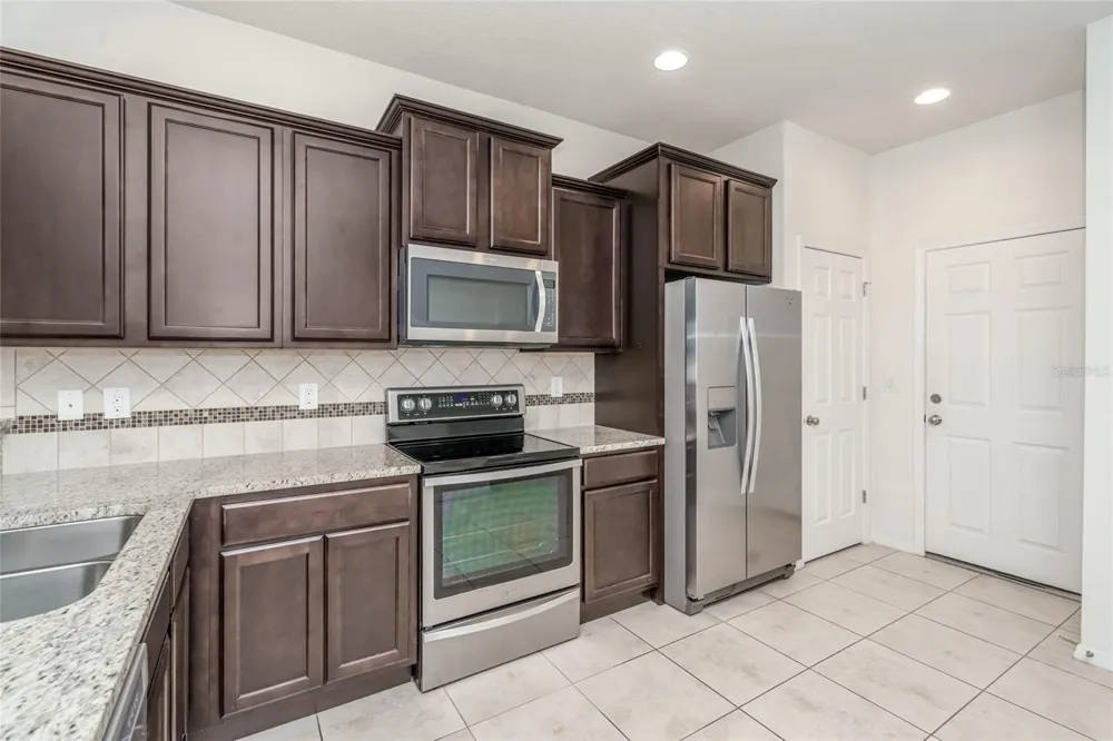 4714 WHITE SANDERLING COURT Tampa, FL 33619