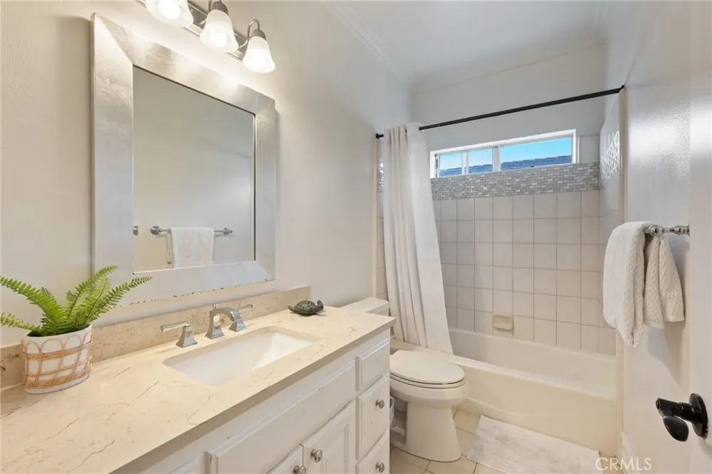 1619 6th Manhattan Beach, CA 90266