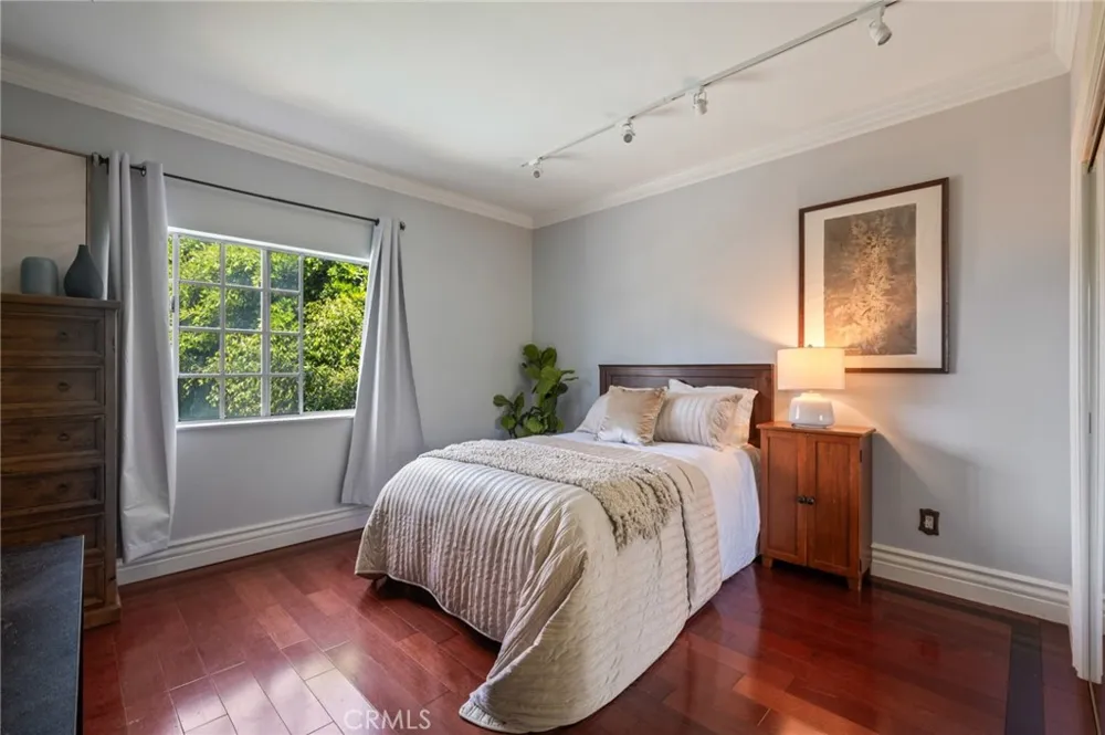 1619 6th Manhattan Beach, CA 90266