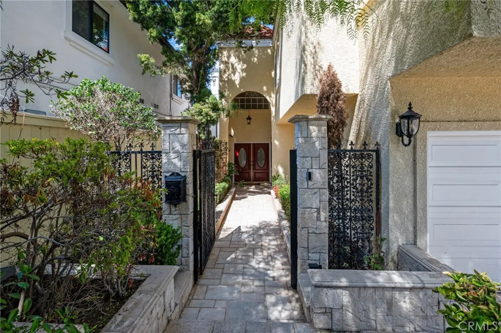 1619 6th Manhattan Beach, CA 90266