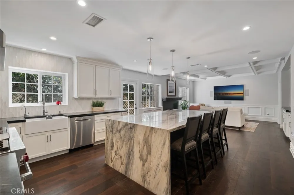 1619 6th Manhattan Beach, CA 90266