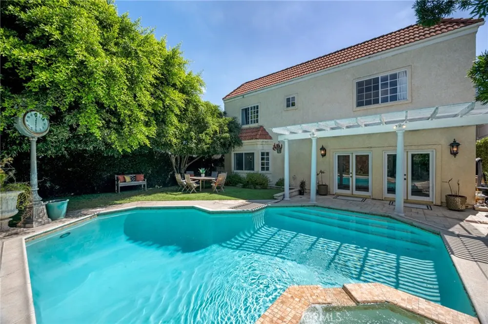 1619 6th Manhattan Beach, CA 90266