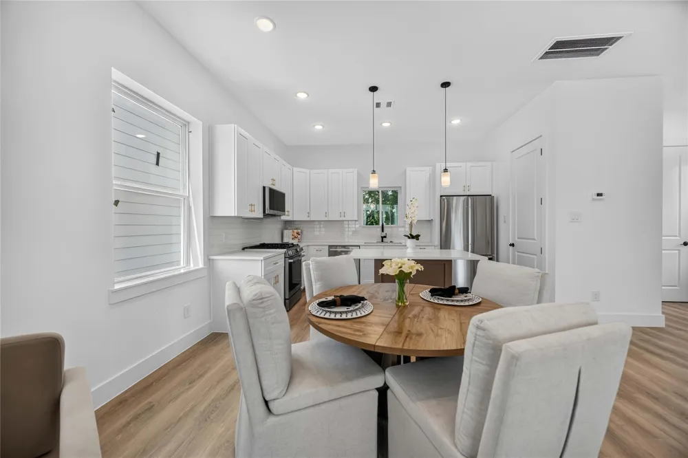 318 Walthall #A Houston, TX 77022