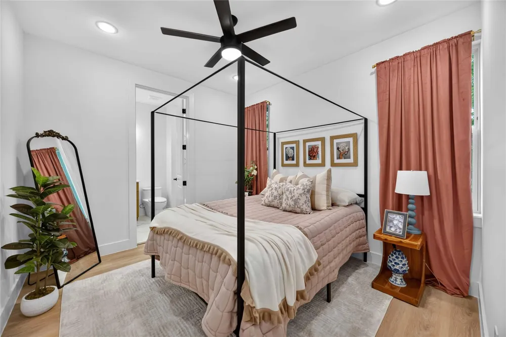 318 Walthall #A Houston, TX 77022