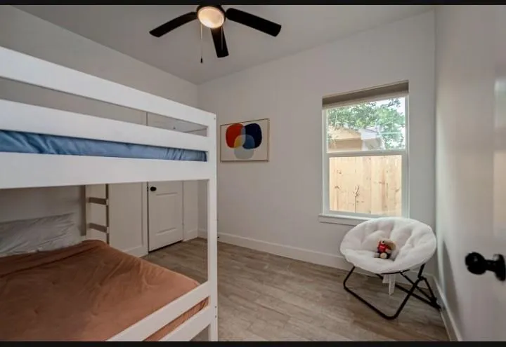5122 Southwind Street Houston, TX 77033