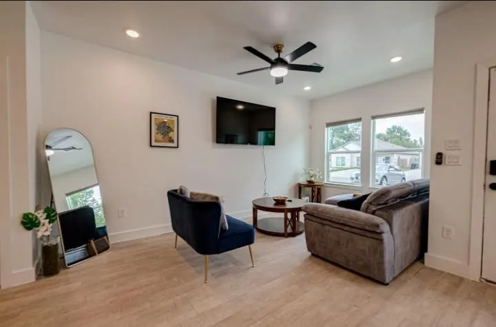 5122 Southwind Street Houston, TX 77033