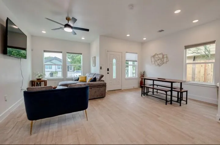 5122 Southwind Street Houston, TX 77033