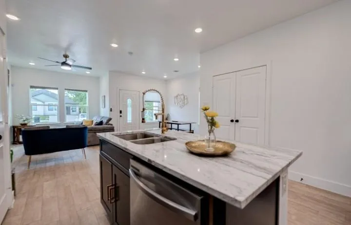5122 Southwind Street Houston, TX 77033