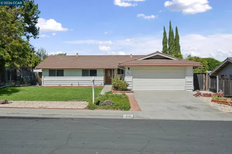 879 Greenway Dr