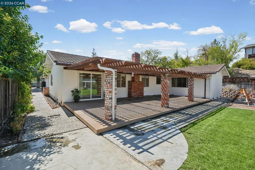 879 Greenway Dr Martinez, CA 94553