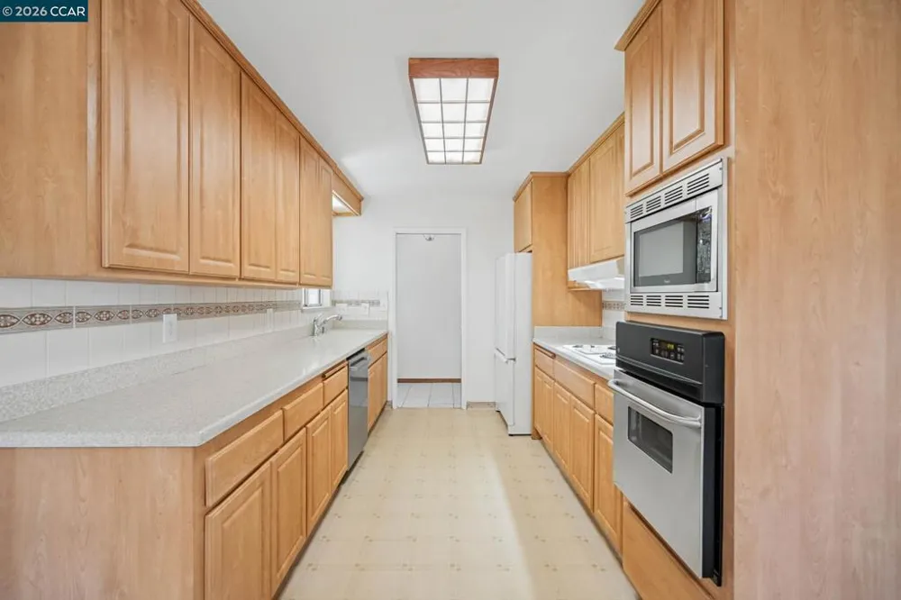 879 Greenway Dr Martinez, CA 94553