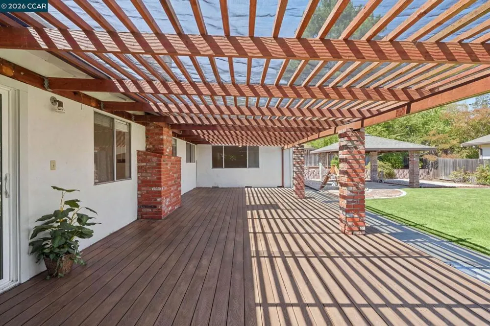 879 Greenway Dr Martinez, CA 94553