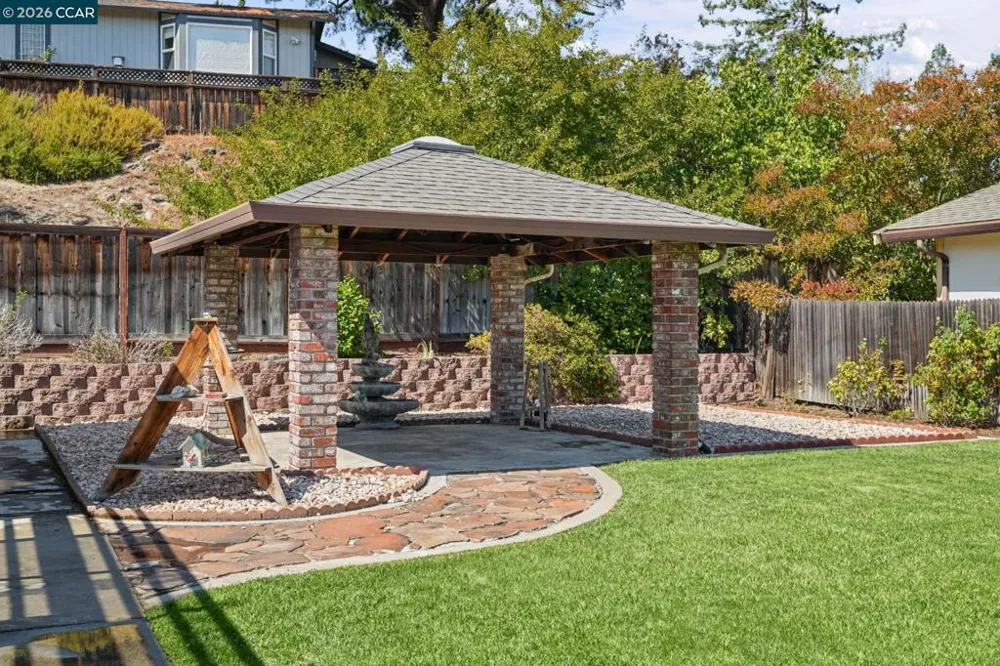 879 Greenway Dr Martinez, CA 94553