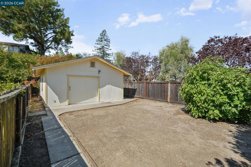 879 Greenway Dr Martinez, CA 94553