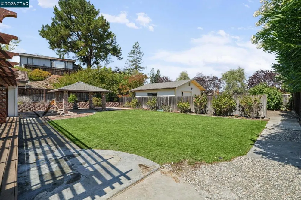 879 Greenway Dr Martinez, CA 94553