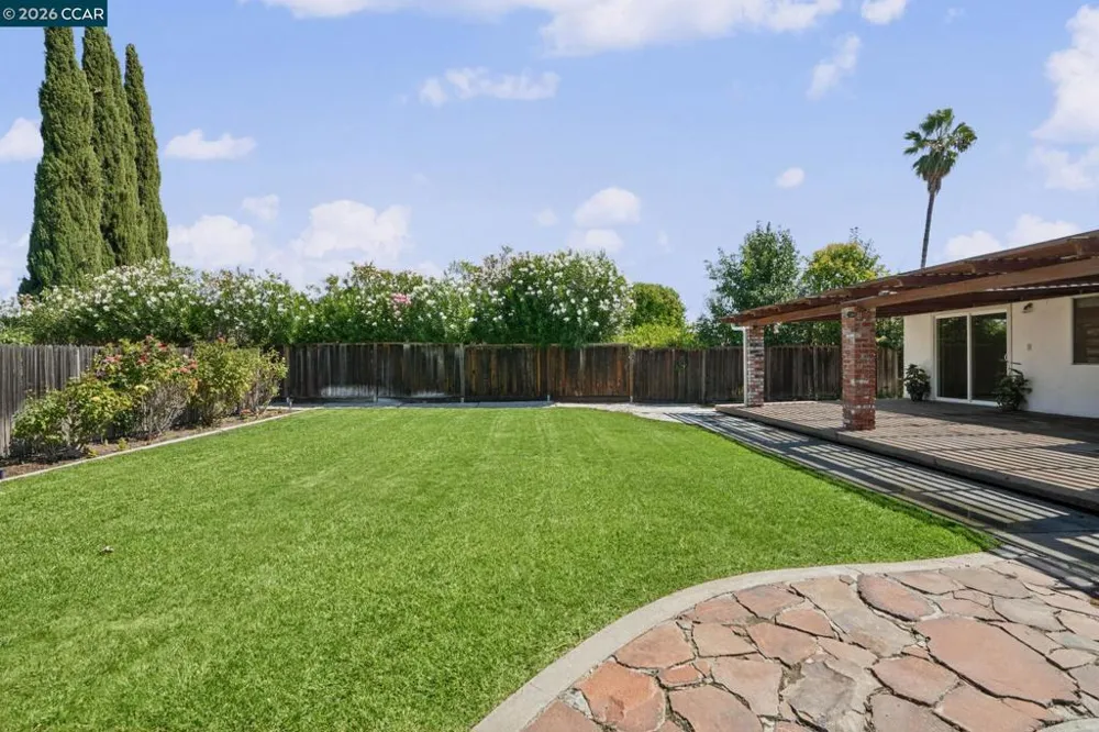 879 Greenway Dr Martinez, CA 94553