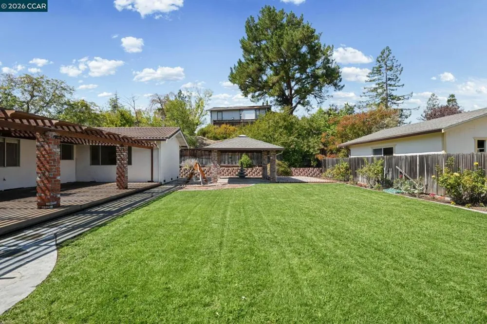 879 Greenway Dr Martinez, CA 94553