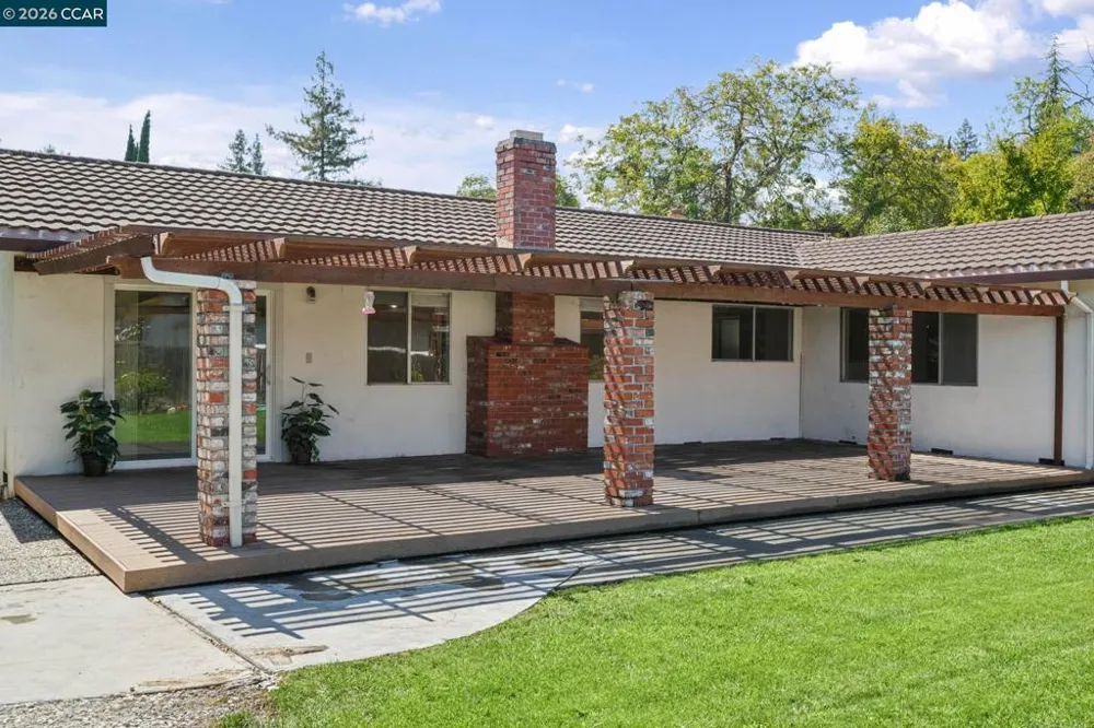 879 Greenway Dr Martinez, CA 94553