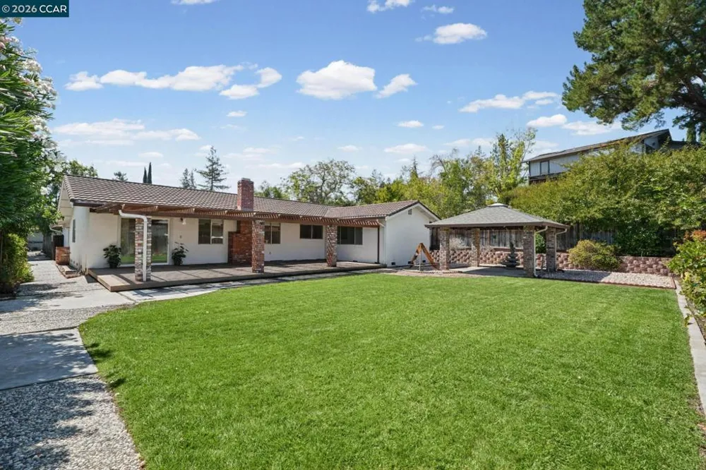 879 Greenway Dr Martinez, CA 94553