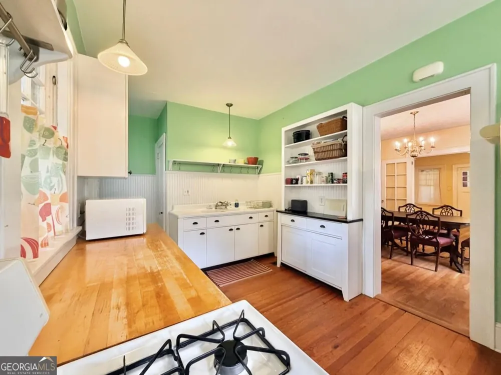 1563 Sylvan RD SW Atlanta, GA 30310