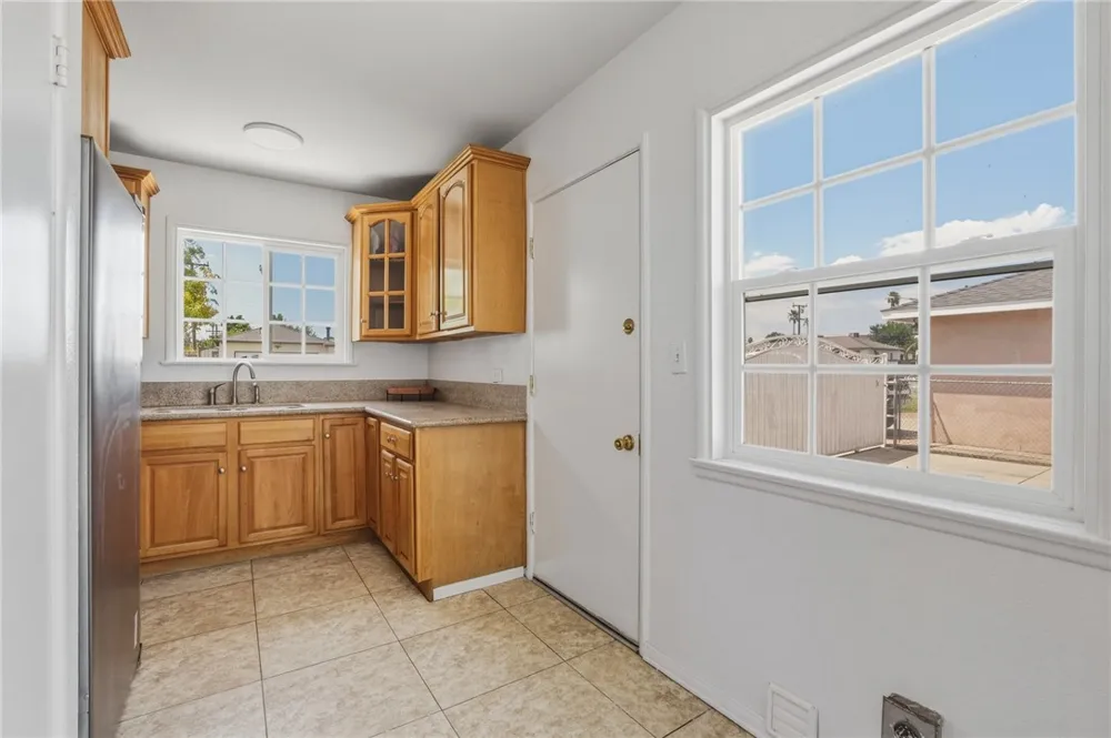 561 Park Rialto, CA 92376