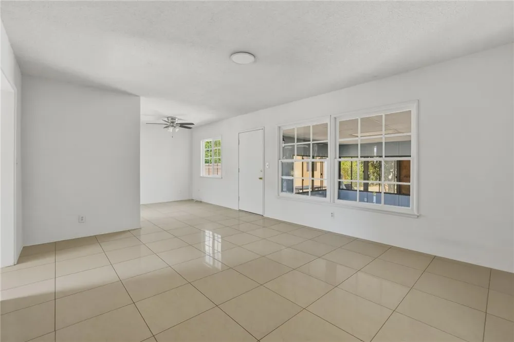 561 Park Rialto, CA 92376