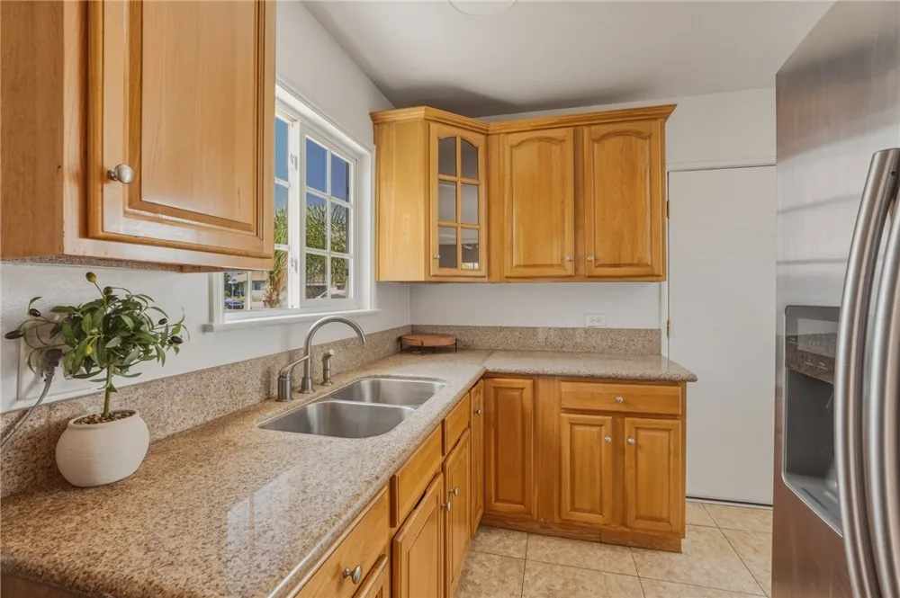 561 Park Rialto, CA 92376
