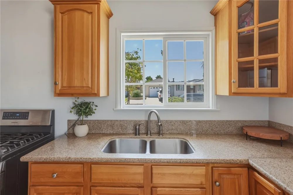 561 Park Rialto, CA 92376