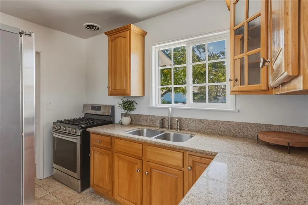 561 Park Rialto, CA 92376