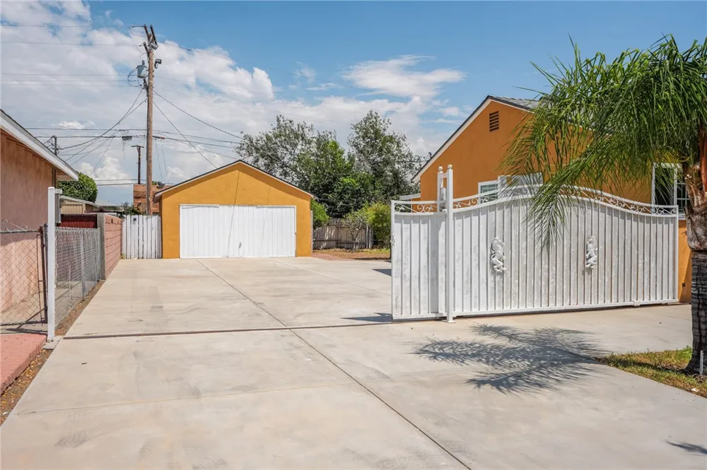 561 Park Rialto, CA 92376