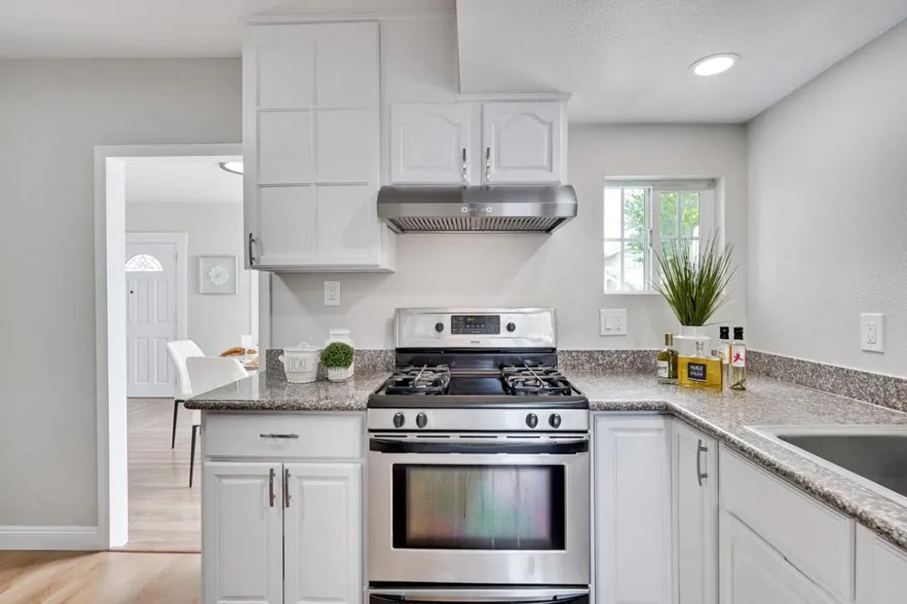 2826 San Jose Avenue Alameda, CA 94501