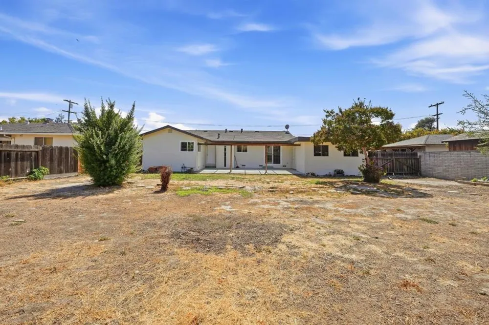 56 Bundeson Drive Hollister, CA 95023