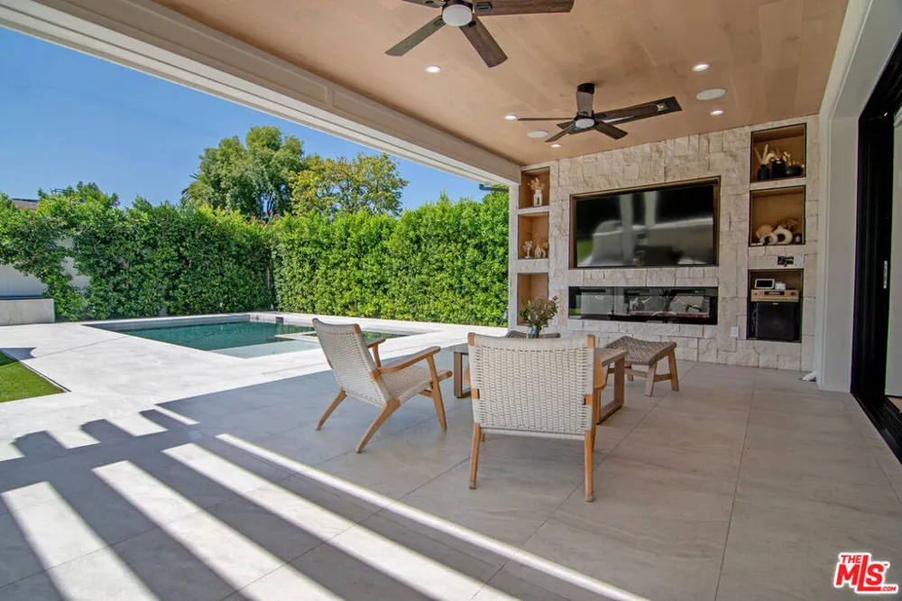 5529 Greenbush Avenue Sherman Oaks, CA 91401