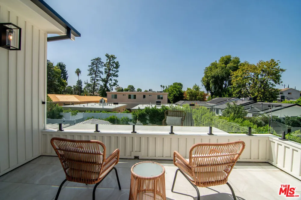5529 Greenbush Avenue Sherman Oaks, CA 91401