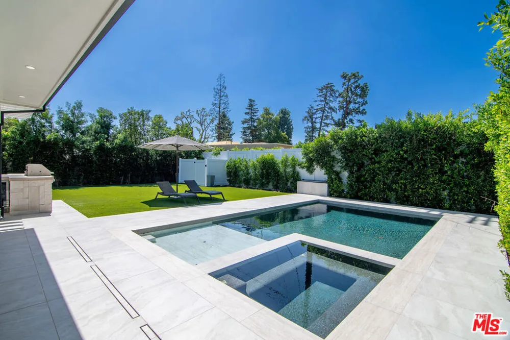 5529 Greenbush Avenue Sherman Oaks, CA 91401
