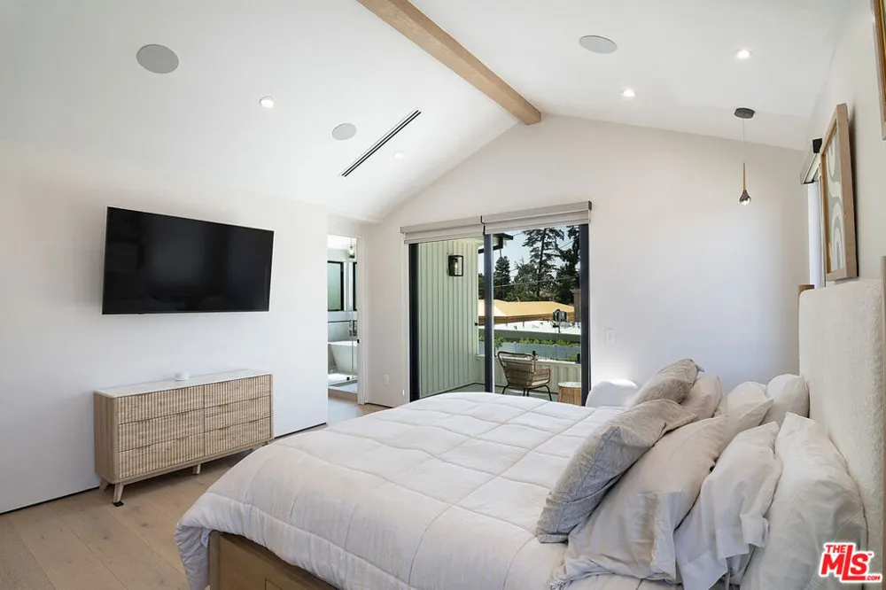 5529 Greenbush Avenue Sherman Oaks, CA 91401