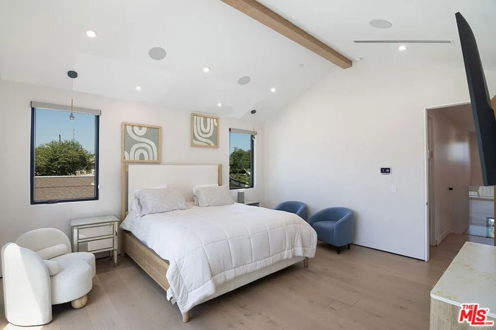 5529 Greenbush Avenue Sherman Oaks, CA 91401
