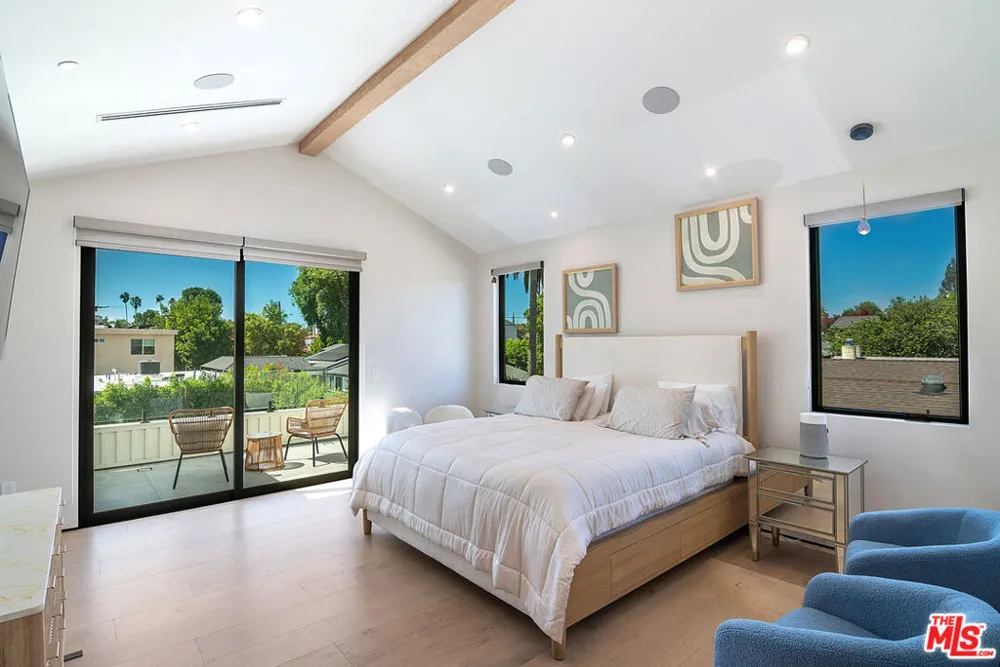 5529 Greenbush Avenue Sherman Oaks, CA 91401