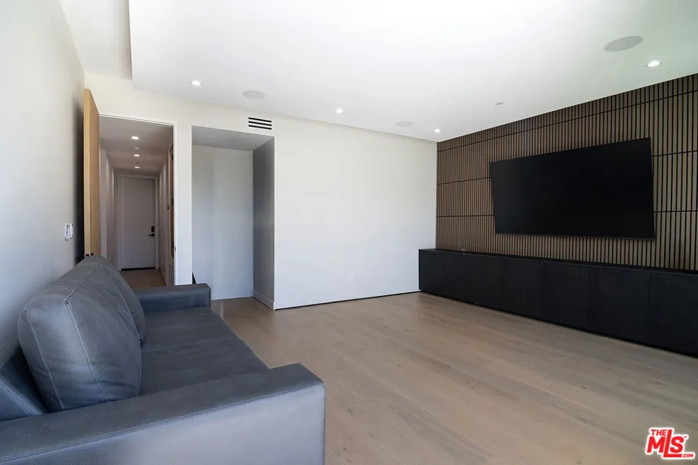 5529 Greenbush Avenue Sherman Oaks, CA 91401