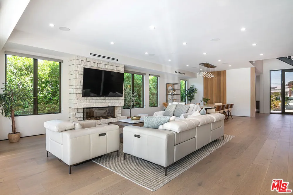5529 Greenbush Avenue Sherman Oaks, CA 91401