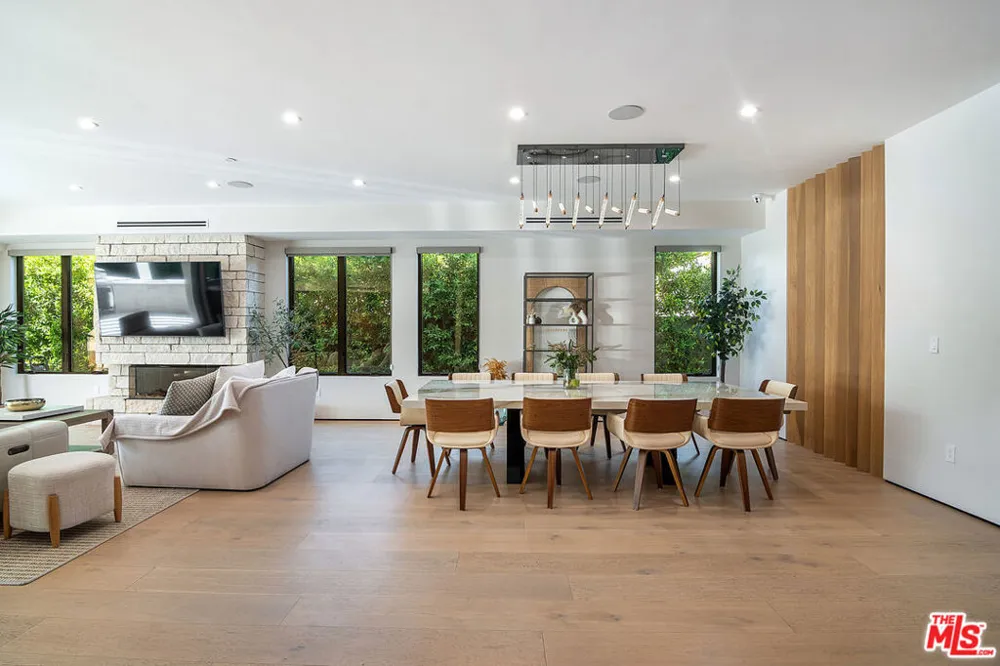 5529 Greenbush Avenue Sherman Oaks, CA 91401