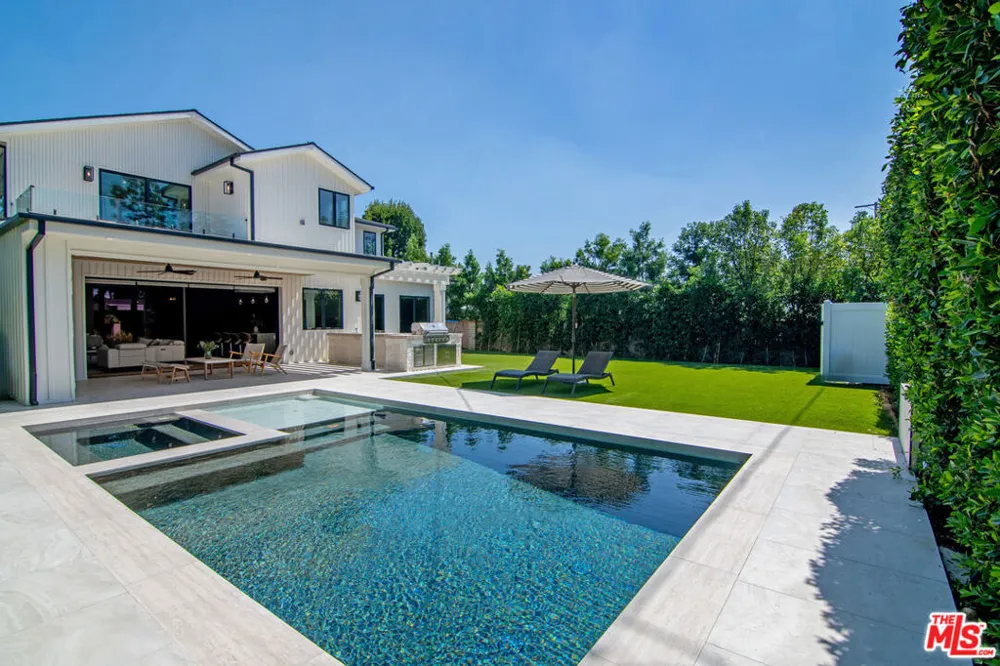 5529 Greenbush Avenue Sherman Oaks, CA 91401