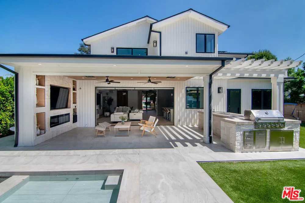 5529 Greenbush Avenue Sherman Oaks, CA 91401
