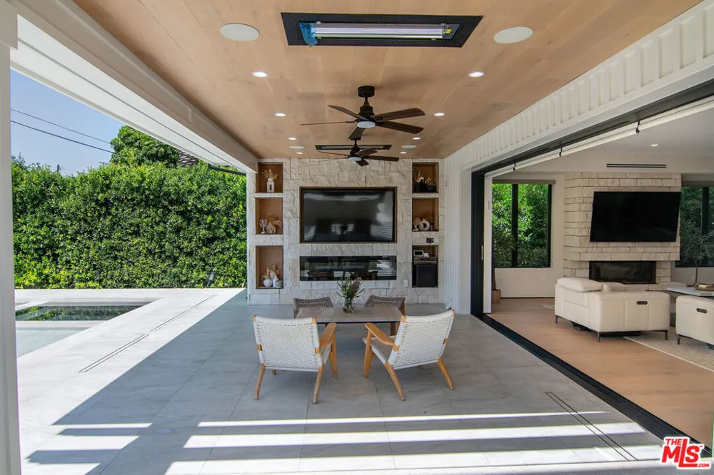 5529 Greenbush Avenue Sherman Oaks, CA 91401
