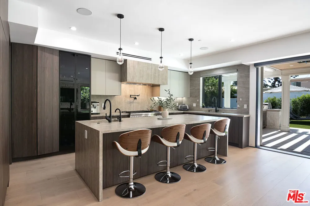 5529 Greenbush Avenue Sherman Oaks, CA 91401