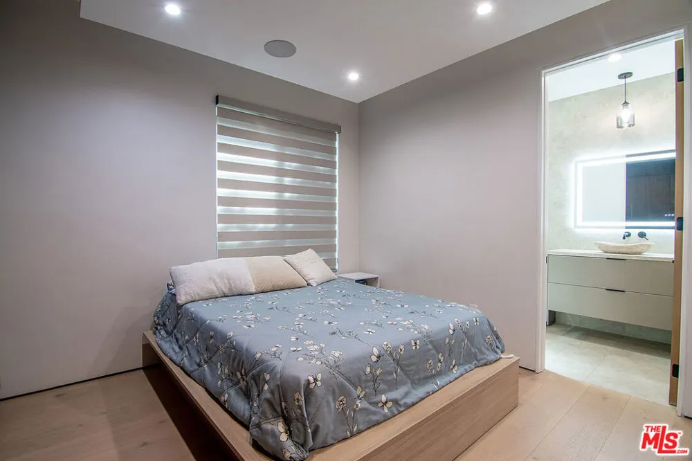 5529 Greenbush Avenue Sherman Oaks, CA 91401