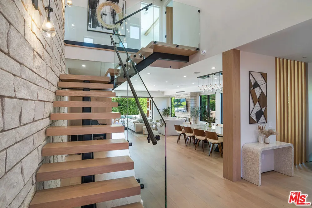 5529 Greenbush Avenue Sherman Oaks, CA 91401