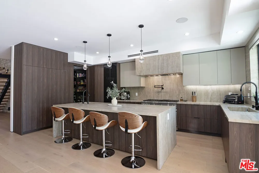 5529 Greenbush Avenue Sherman Oaks, CA 91401