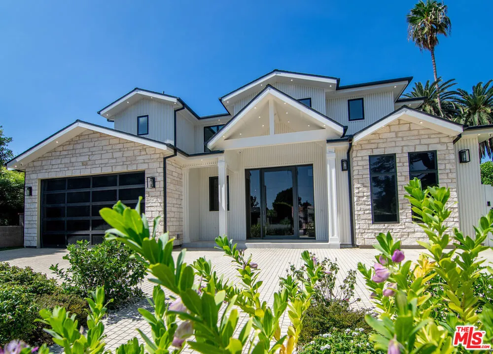 5529 Greenbush Avenue Sherman Oaks, CA 91401