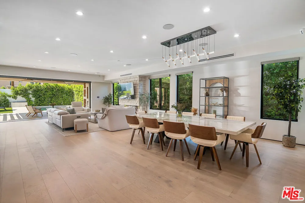 5529 Greenbush Avenue Sherman Oaks, CA 91401